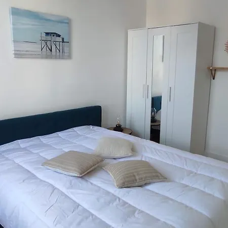 F2 Au 2 Eme Etage Lägenhet *